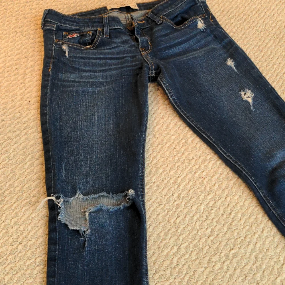 Hollister distressed jeans - Picture 2 of 8